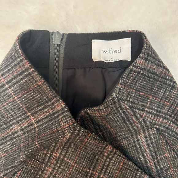 EUC - Wilfred Classic Mini Skirt - Picture 2 of 4